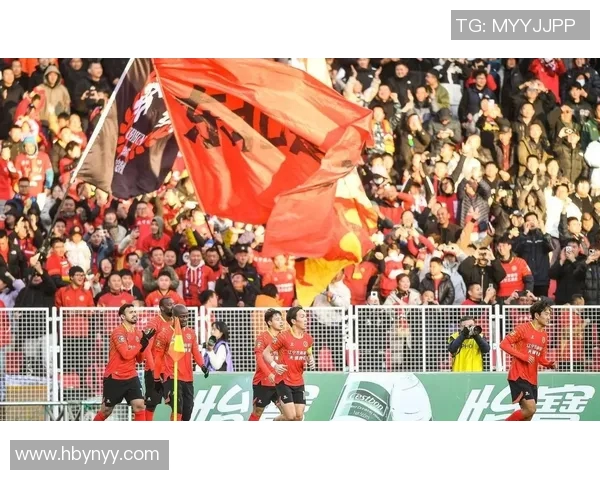 足球明星加盟恒大足球队引发热议球迷期待新赛季精彩表现 足球明星加盟恒大足球队引发热议球迷期待新赛季精彩表现